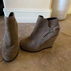 Dolce Vita dv suede wedge booties Sz 7 womens fall winter EUC !